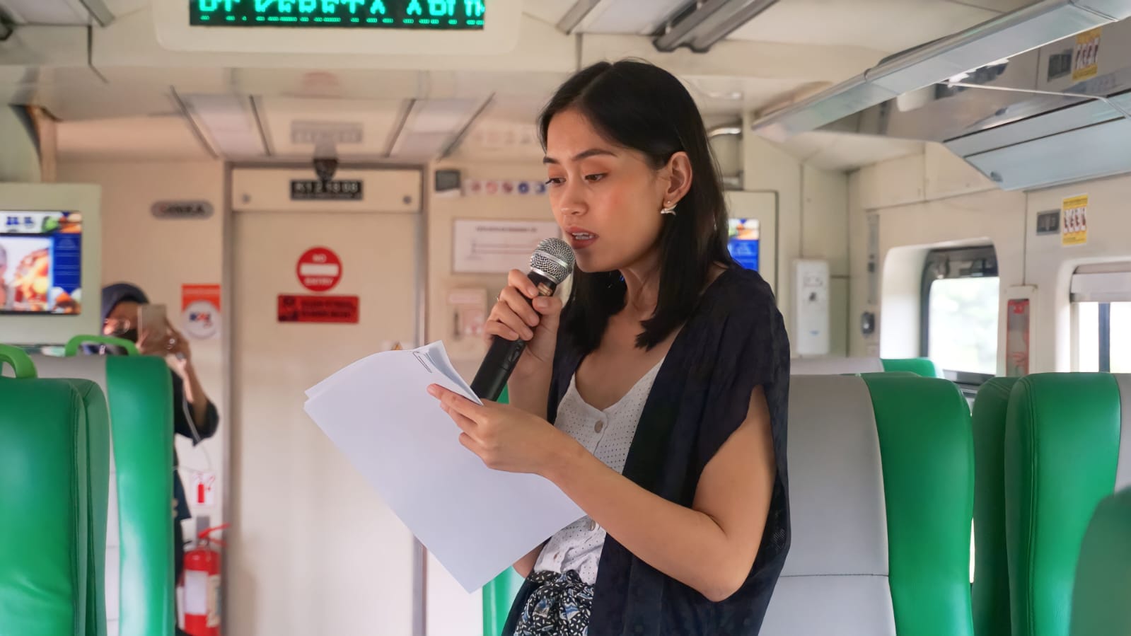 Kolaborasi Disbud Kota Jogja dengan PT KAI,  Sastrawan Berpuisi di Kereta Bandara
